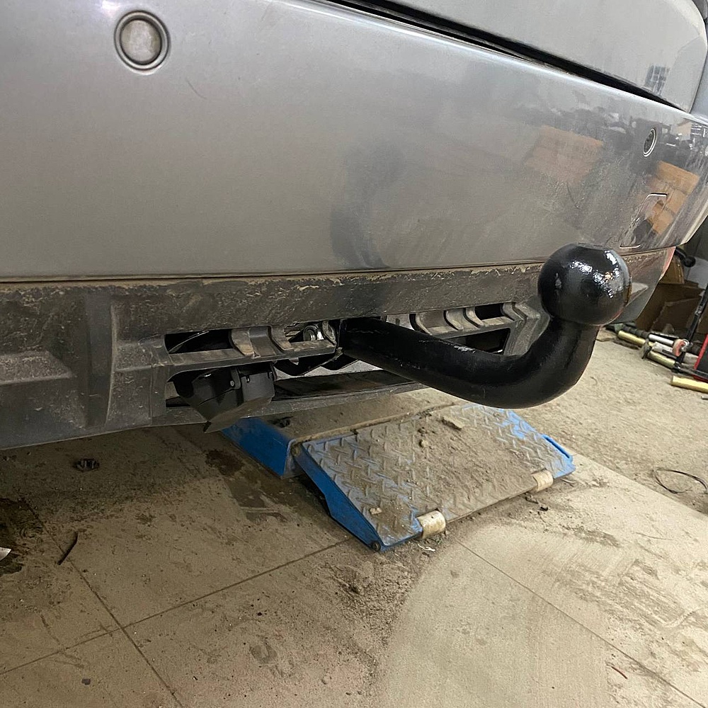 Фаркоп для BMW X3 (E83) 2004-2010